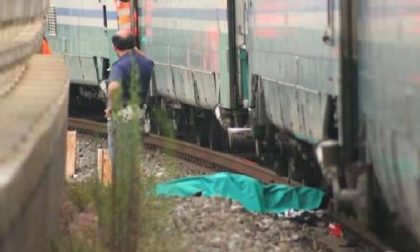 Si gettano sotto al treno: tragico doppio suicidio