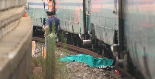 Si gettano sotto al treno: tragico doppio suicidio
