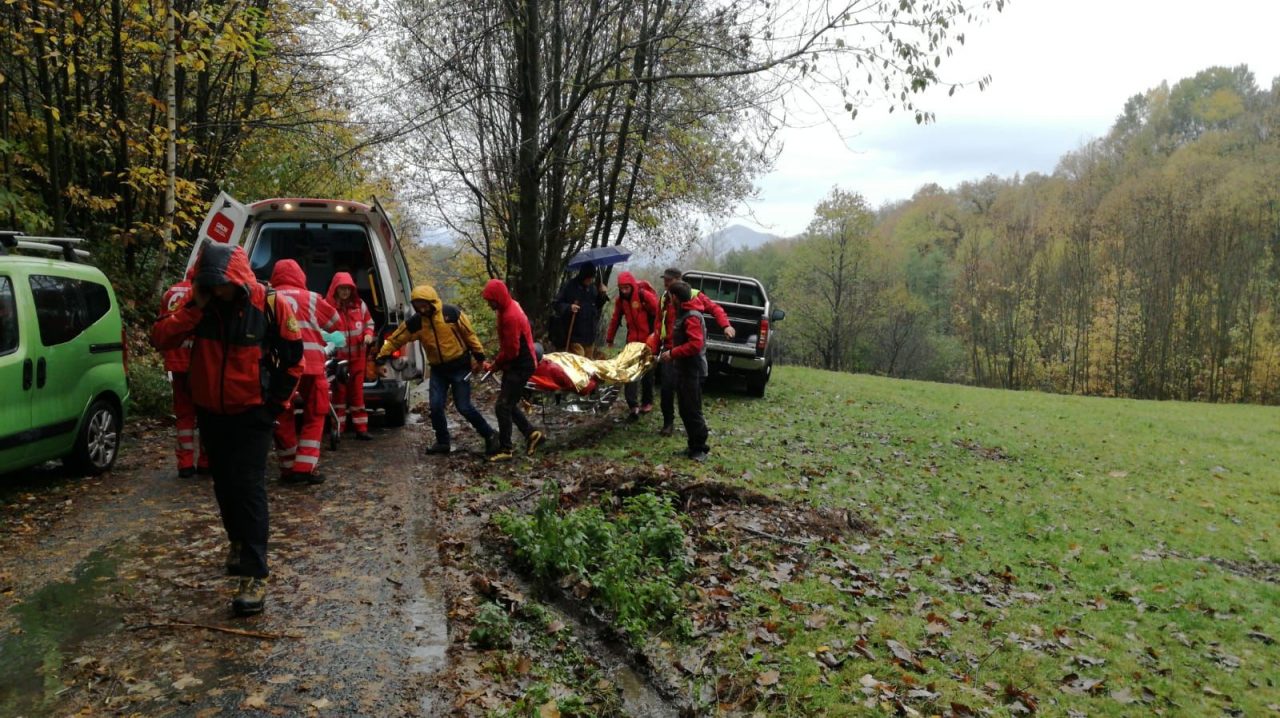 Cercatore di funghi ferito, intervento del soccorso alpino
