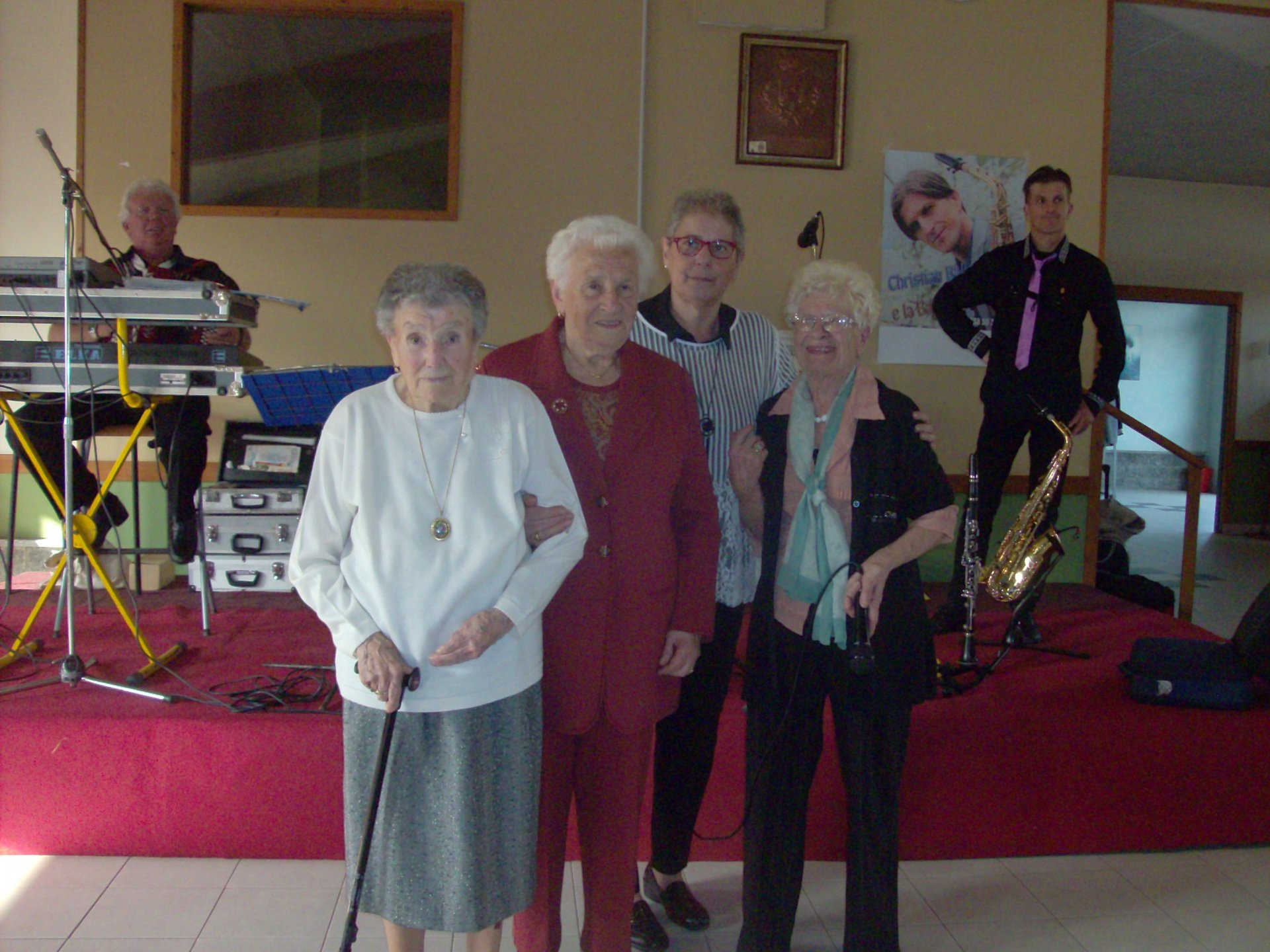 Festa dei nonni S.Giusto 2018, gruppo con centenaria