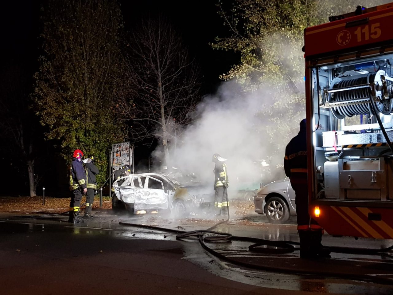 Altra auto in fiamme in Canavese: è accaduto a Rivarolo