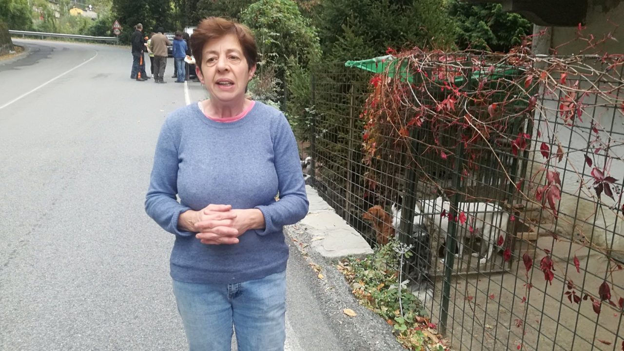 Grazia ed i 14 cani per ora restano nella loro casa di Pont