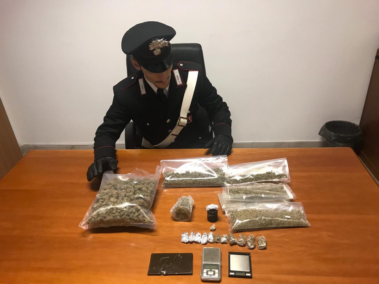 Operaio spacciatore arrestato, riforniva tutto il ciriacese