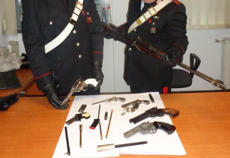 Artigiano delle pistole giocattolo arrestato a San Benigno: sparavano proiettili veri