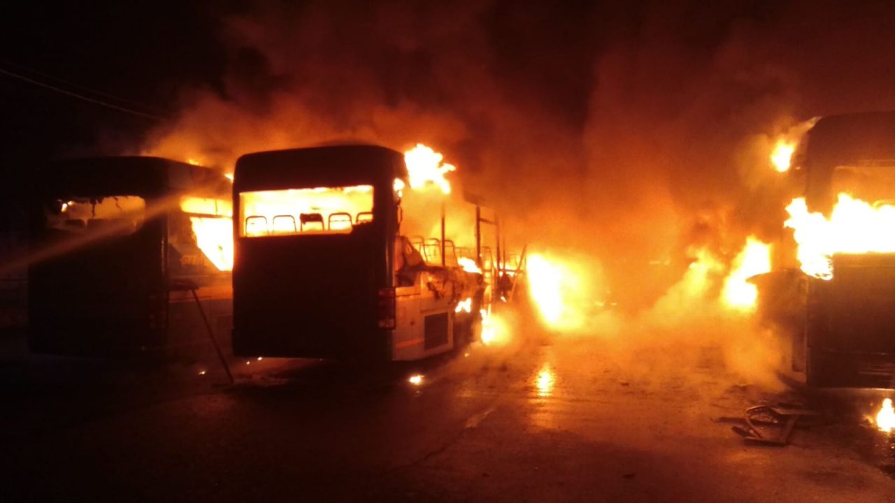 Fiamme distruggono 7 bus Gtt