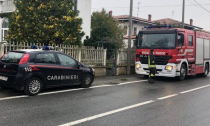 Trova “una bomba” nel muro, intervengono gli artificieri