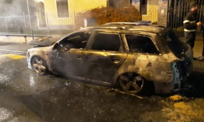 Auto a fuoco a Castellamonte nella notte | FOTO