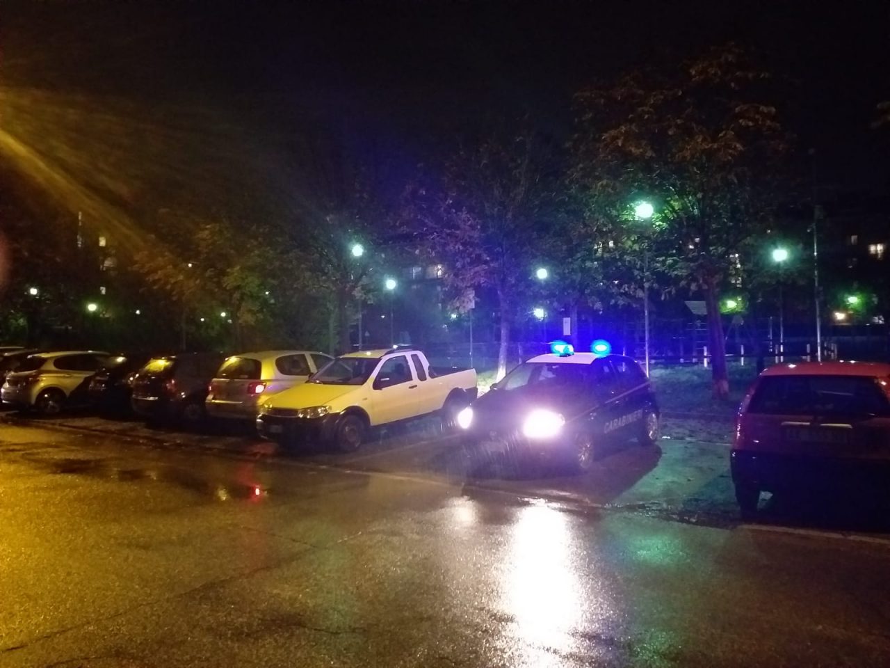 Droga ai giardini pubblici, i residenti denunciano e scatta il blitz