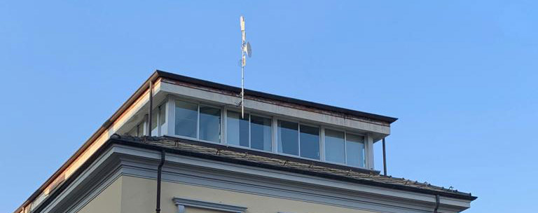 Ufo dove sei? La telecamera sul tetto del municipio