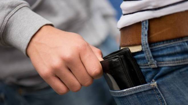 Fa rubare il figlio di quattro anni, fratellini rom allontanati dalla famiglia