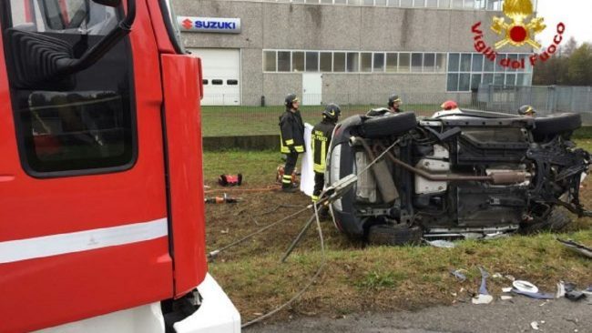 Schianto tra due auto e un camion: morta mamma di 24 anni
