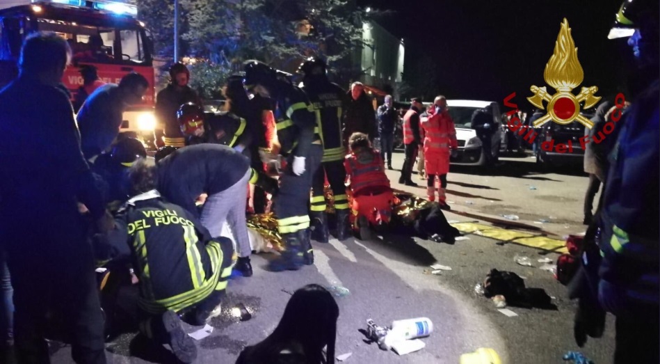 Panico in discoteca: sei ragazzi tragicamente morti e tanti feriti