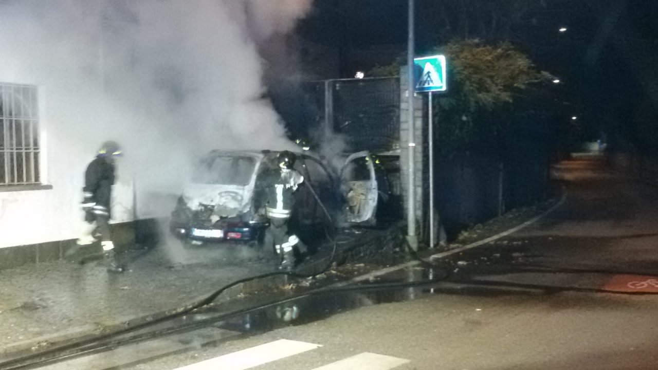 Ancora una macchina in fiamme a Rivarolo