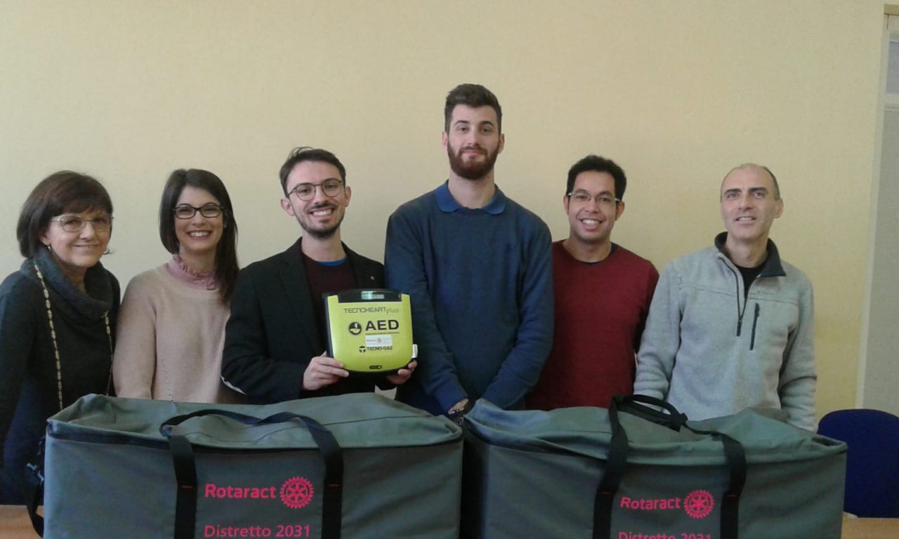 Rotaract Club dona defibrillatore e 20 manichini per corsi salvavita al 25 Aprile-Faccio