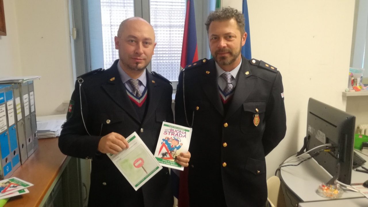 Studenti felettesi a scuola di sicurezza con la Polizia locale