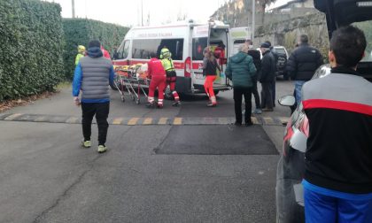 Ciclista  in fin di vita trovato a terra in strada