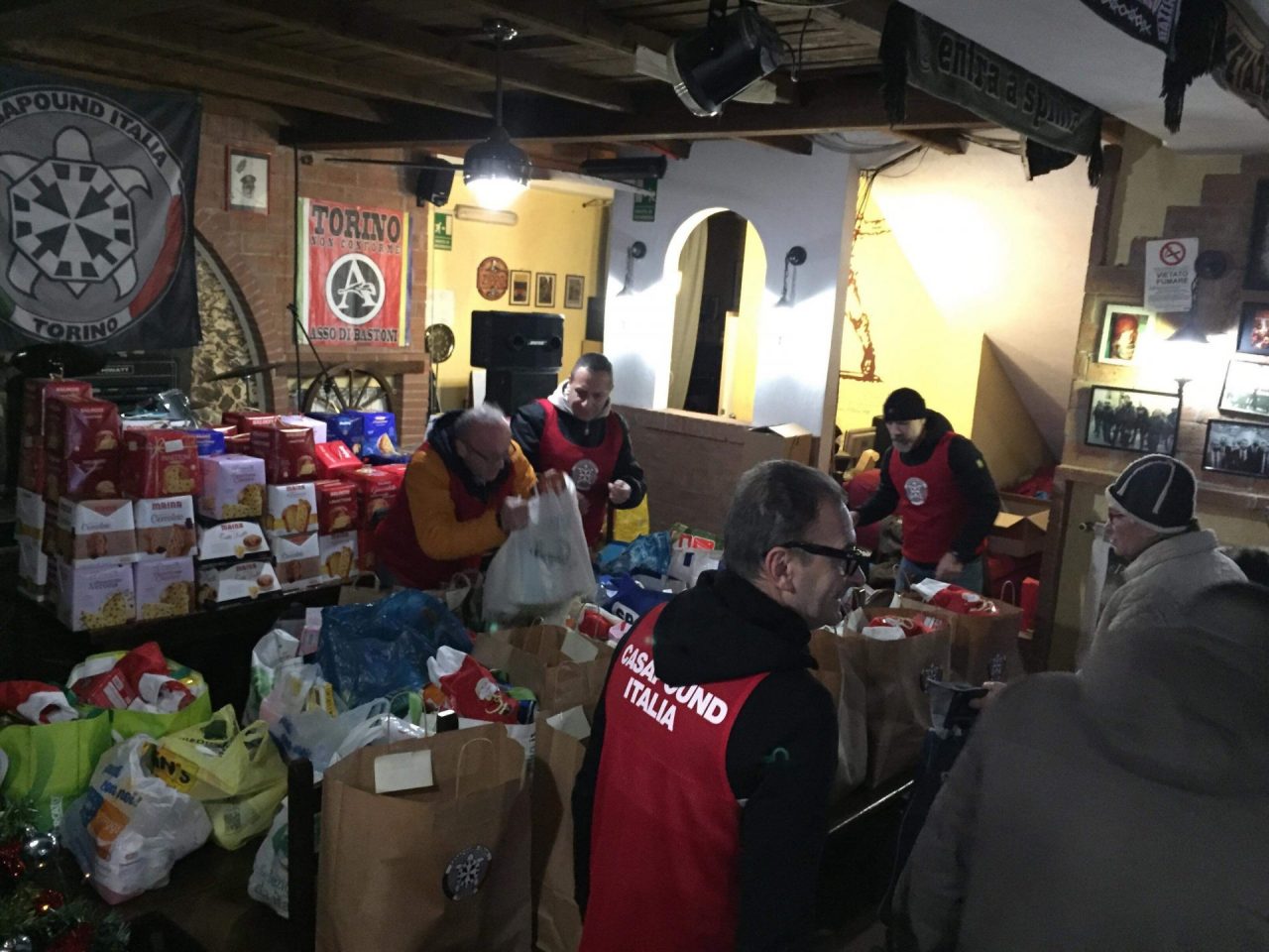 Distribuiti doni alle famiglie più bisognose, l’iniziativa di CasaPound