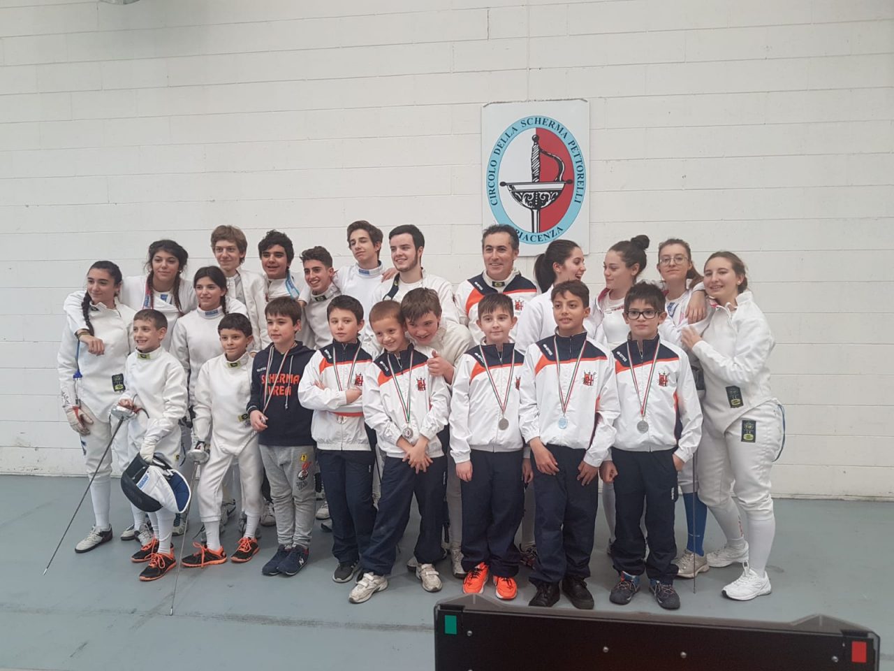 Giovani schermidori eporediesi in evidenza a Piacenza