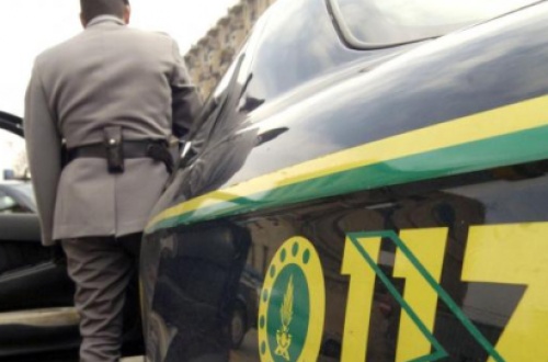 Cibo scaduto lavoratori in nero e droga, imprenditore torinese denunciato