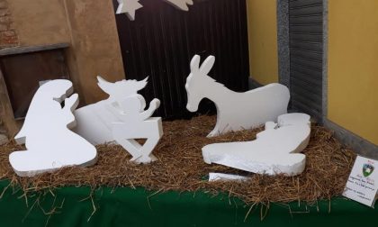 Vandali distruggono il presepe a calci a Robassomero