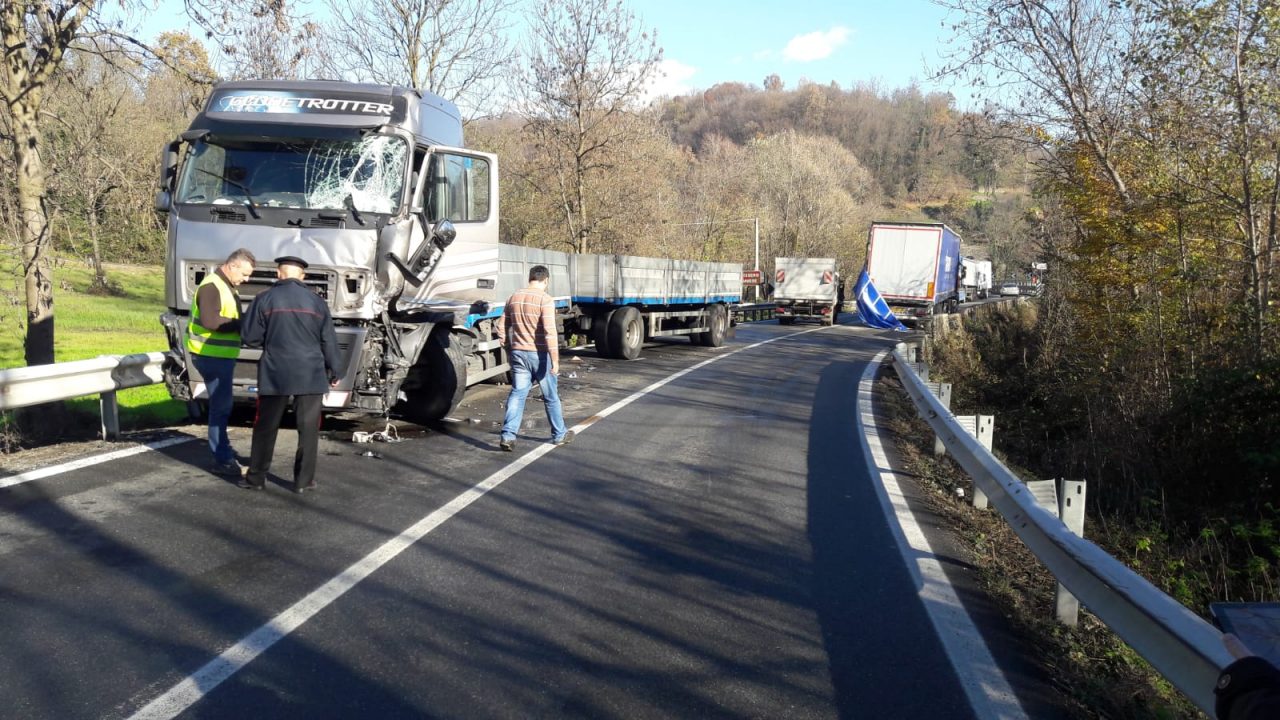 Incidente al Ponte Preti, scontro fra due tir | FOTO e VIDEO
