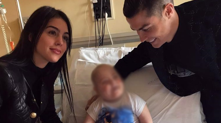 Cristiano Ronaldo al Regina Margherita, CR7 fa una sorpresa ai bambini malati