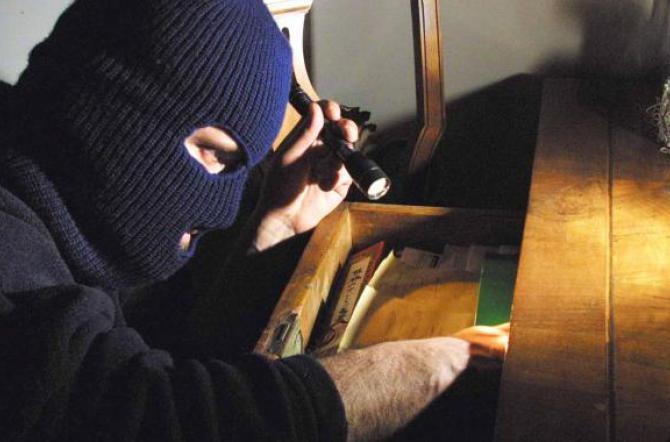 Rubano in chiesa i soldi delle offerte nel giorno di Natale
