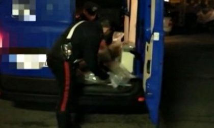 Sequestrato un quintale di marijuana, avrebbe rifornito i pusher per le feste | VIDEO