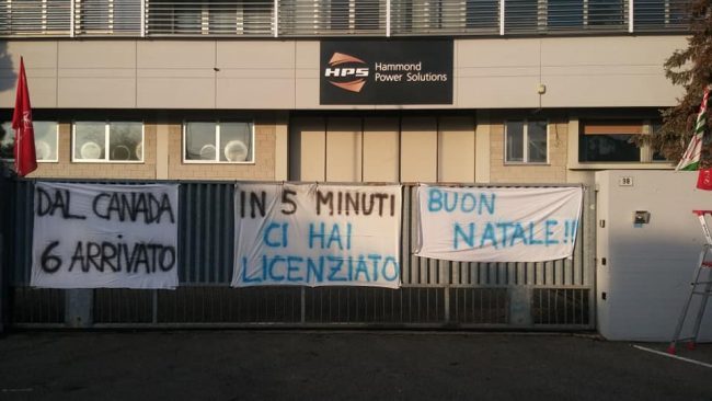 Ricevono il cesto di Natale e poi vengono licenziati