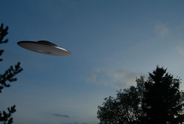 Ufo nei cieli di Novara, un testimone lo riprende con il cellulare