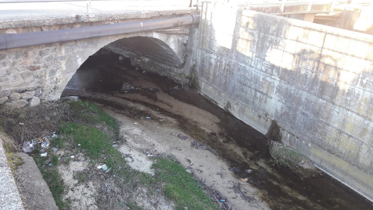 Ponte pericoloso: chiuso il ponticello sul Rio San Pietro a Castellamonte