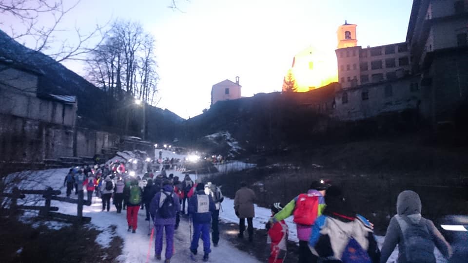 Ciaspolata in notturna: 400 fiaccole