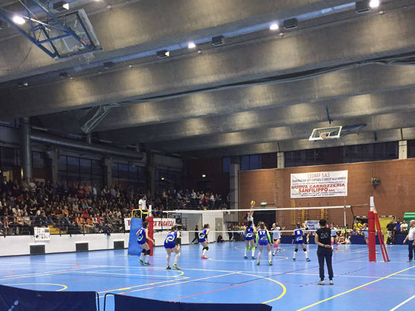 Copertura in legno lamellare per la piastra del Palazzetto dello sport di Volpiano