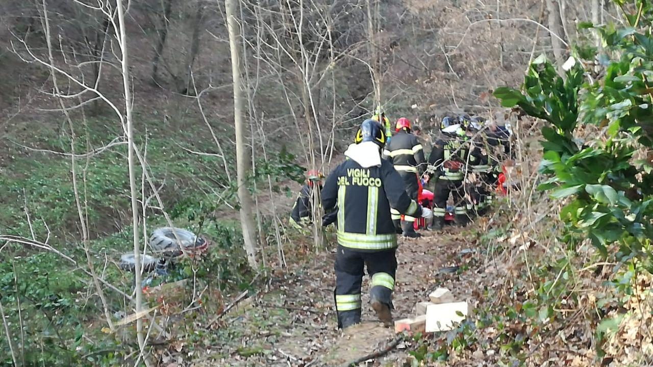 Si ribalta con il trattore: muore tra Rivara e Pratiglione