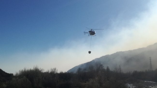 Incendio boschivo nelle Valli di Lanzo ancora attivo ma sotto controllo