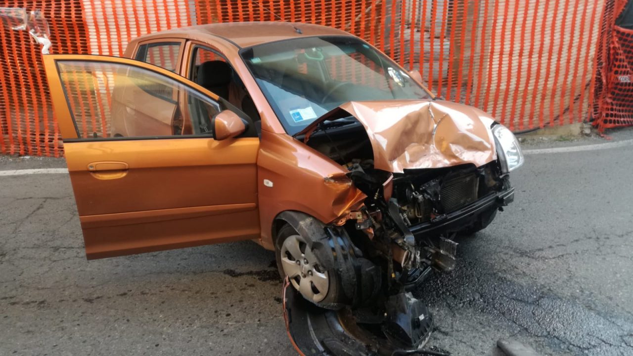 Scontro tra due auto a Valperga, due feriti lievi | FOTO e VIDEO