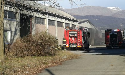 Incendio in un capannone tra Castellamonte e Bairo | FOTO