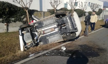 Auto si ribalta a Valperga, un uomo ferito | FOTO e VIDEO