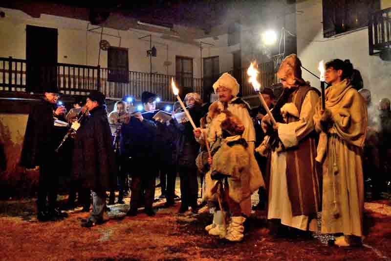 Befana protagonista stasera a Pian Audi di Corio