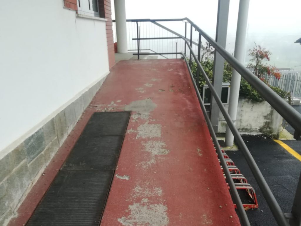 Rampa d’accesso per disabili non è sicura
