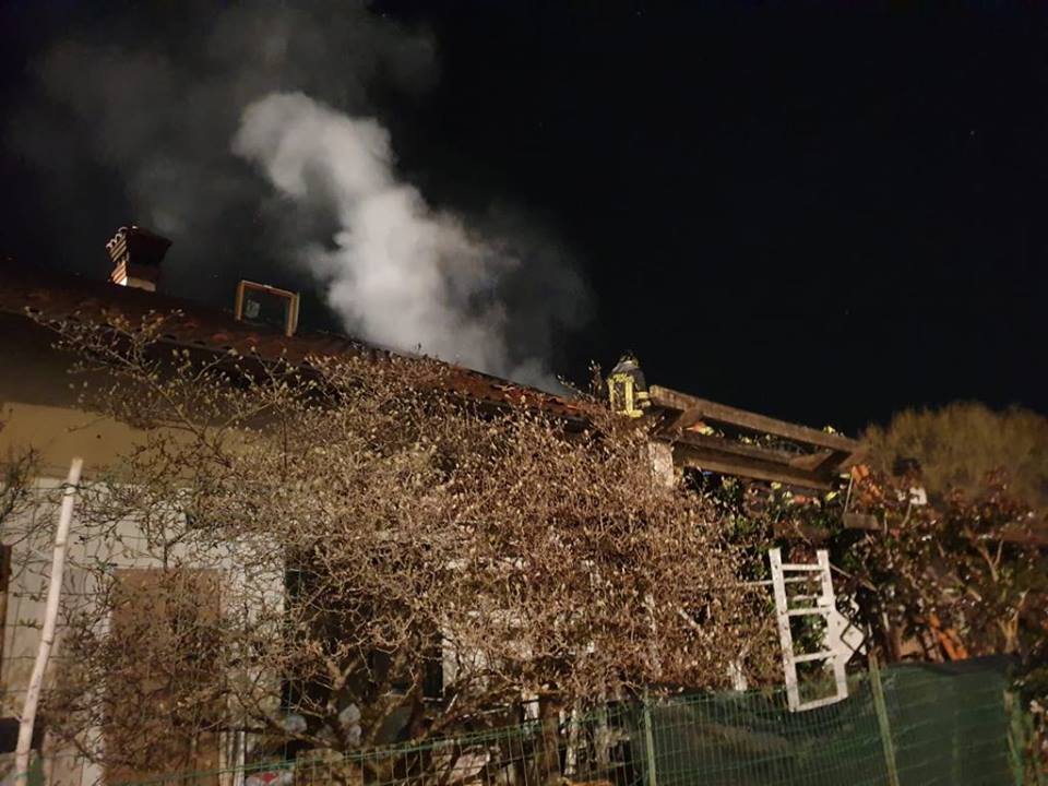 Germagnano, a fuoco il tetto di una abitazione