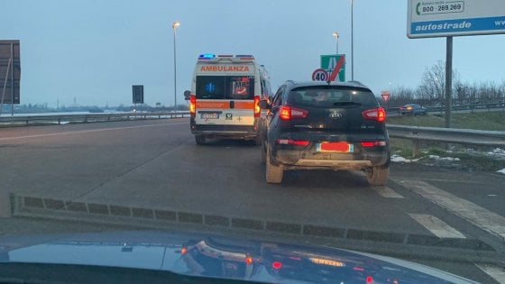 Parto in auto: Arianna nasce lungo la A26,  papà si improvvisa ostetrico