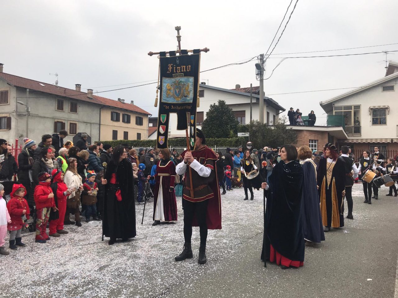 Carnevale di Mathi: pioggia di applausi per la sfilata della 72esima edizione