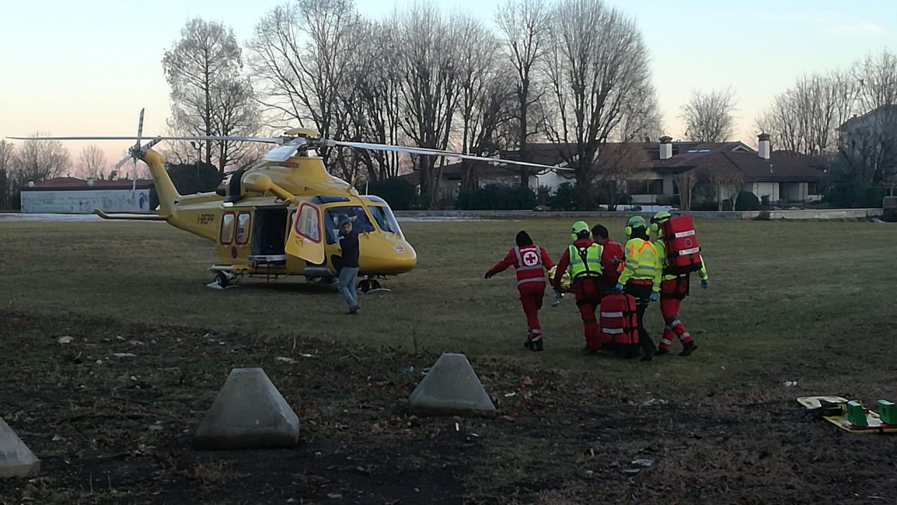 Cade in casa, rivarolese elitrasportato al Cto in codice giallo
