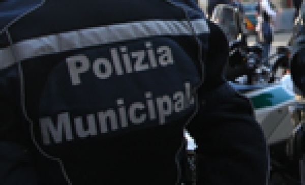 Positiva al Covid va al bar senza Green Pass poi sui social se la prende con sindaco e barista che non l’ha voluta servire: denunciata