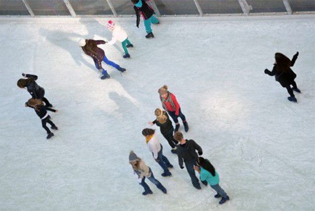 Pista pattinaggio con “Faccetta nera” come sottofondo musicale