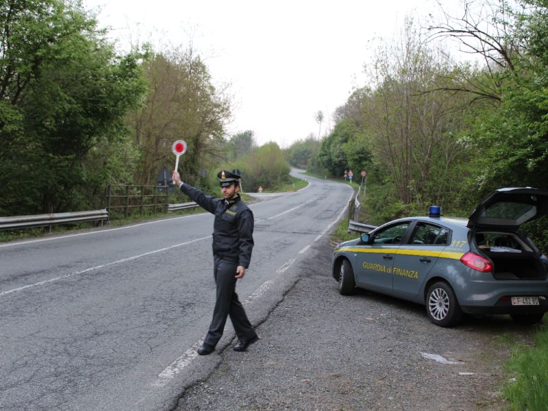 Motori di auto rubate sul furgone: arrestato