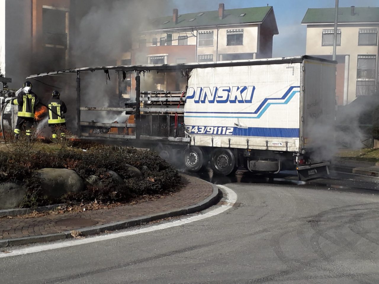 Tir in fiamme a Borgaro, tanta paura ma nessun ferito