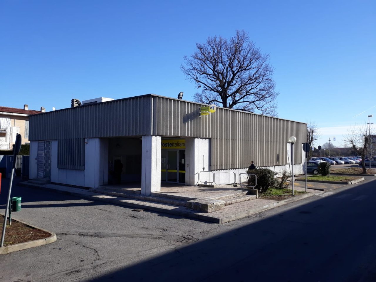 Rapina all’ufficio postale di Leini, sequestrate due persone