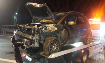 Scappano senza pagare il conto e si schiantano sulla 460 | FOTO e VIDEO
